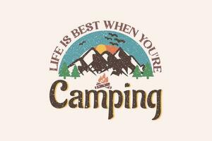 camping berg t-shirt ontwerp. reizen t-shirt afdrukken, avontuur berg. zomer vakantie afdrukken grafisch element. camping sublimatie eps digitaal bestanden voor ogenblik downloaden vector