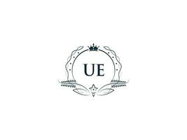 eerste ue minimaal luxe logo, minimalistische Koninklijk kroon ue EU logo icoon vector kunst