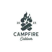 wijnoogst brandend vreugdevuur met een groot vlam voor camping logo ontwerp. vector