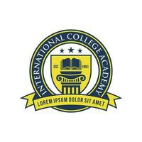onderwijs insigne logo ontwerp. Universiteit hoog school- embleem. vector logo sjabloon
