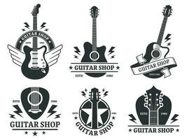 gitaar winkel insignes. Op maat gitaren winkel embleem, gitaar kop en muziek- instrumenten op te slaan insigne vector illustratie set. musical bedrijf monochroom etiket ontwerpen pak. muzikanten uitrusting uitverkoop