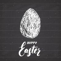 happy easter hand getrokken wenskaart met belettering en geschetst grunge eieretiket. retro vintage vakantie vectorillustratie op schoolbord achtergrond. vector