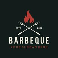 bbq heet rooster wijnoogst typografie logo sjabloon ontwerp met gekruiste vlammen en spatel. logo voor restaurant, insigne, cafe en bar. vector