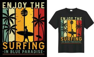 zomer t-shirt ontwerp. zomer paradijs, surfen paradijs, pauze de golven, zee strand, Californië strand, de kerstman monica strand met palm bomen silhouetten, typografie, afdrukken, vector illustratie.wereldwijd stalen.