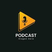 podcast logo ontwerp met media icoon vector sjabloon