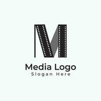 media logo en m brief logo ontwerp vector sjabloon