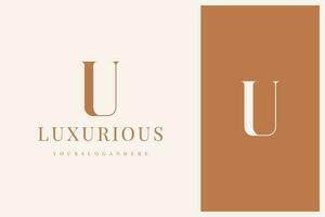 elegant gemakkelijk minimaal luxe serif doopvont alfabet brief u logo ontwerp vector