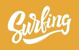 surfing belettering Aan geel achtergrond. vector