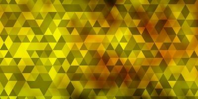 lichtgroene, gele vectorlay-out met lijnen, driehoeken. vector