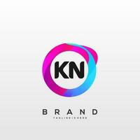 brief kn helling kleur logo vector ontwerp