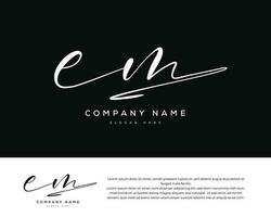 em e m eerste brief handschrift en handtekening logo vector