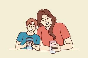 gelukkig mam en zoon drinken water van transparant bril en glimlach genieten van schoon verfrissend drank. positief familie met water kijken Bij camera samen en glimlach aandringen op naar drinken meer vloeistof vector