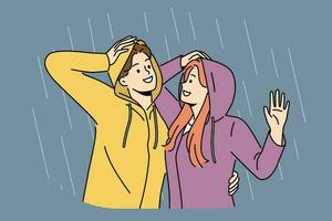 gelukkig paar staat in regen in waterbestendig kappen en knuffels verheugt Bij bewolkt weer en eerste herfst stortbui. vrolijk Mens en vrouw wandelen in regen gedurende datum of hebben romantisch gesprek vector