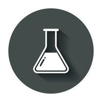 chemisch test buis pictogram icoon. laboratorium glaswerk of beker uitrusting geïsoleerd Aan wit achtergrond. experiment kolven met lang schaduw. vector