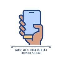 zwart hand- met smartphone pixel perfect rgb kleur icoon. persoon Holding cel telefoon. mobiel apparaat voor communicatie. geïsoleerd vector illustratie. gemakkelijk gevulde lijn tekening. bewerkbare beroerte