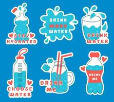 drinken meer water sticker set. sport flessen, bril verzameling. vector vlak illustratie.