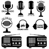 set van online radio-, koptelefoon- en microfoonborden. tekens of logo-sjablonen. radiofrequentie en on-the-air symbolen. verzamelingen symbolen voor uitzendingen. vector