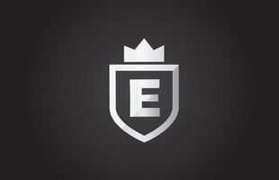e alfabet letterpictogram logo in grijze en zwarte kleur. schildontwerp voor bedrijfsidentiteit met koningskroon vector