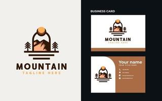 berg avontuur en outdoor vintage logo sjabloon. badge of embleemstijl. vector illustratie