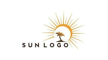 zon logo ontwerp Aan de horizon. zomer teken of symbool. zon icoon vector. illustratie element. vector