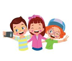 schattig weinig jongen en meisje nemen selfie samen vector