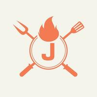 brief j restaurant logo met rooster vork en spatel icoon. heet rooster symbool vector