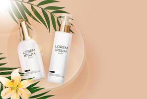 3d-realistische zonbeschermingscrème fles op beige achtergrond met palmbladeren, leliebloem en podium. ontwerpsjabloon van cosmetica mode-product. vector illustratie