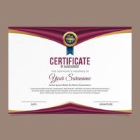 certificaatsjabloon met luxe patroon en gouden badge vector