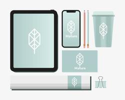 tablet met bundel mockup set-elementen op witte achtergrond vector