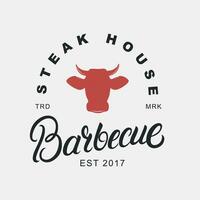 barbecue hand- geschreven belettering logo, label, insigne, teken, embleem voor barbecue, rooster restaurant, steak huis, vlees op te slaan. modern borstel kalligrafie. wijnoogst retro stijl. vector illustratie.