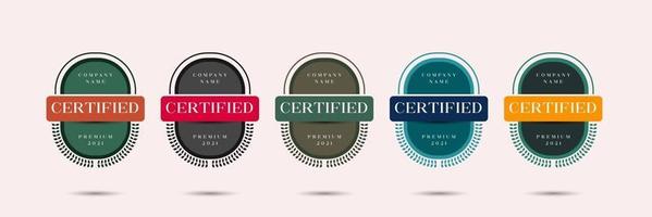 gecertificeerd badge-logo-ontwerp voor bedrijfstrainingsbadgecertificaten om te bepalen op basis van criteria. set bundel certificeren met vintage stijl vector illustratie sjabloon.