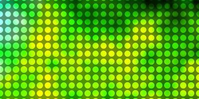 lichtgroene, gele vectortextuur met cirkels. illustratie met set van glanzende kleurrijke abstracte bollen. patroon voor behang, gordijnen. vector