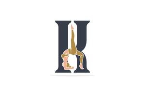 sport- yoga Dames in brief k vector ontwerp. alfabet brief icoon concept. sport- jong Dames aan het doen yoga opdrachten met brief k logo ontwerp.