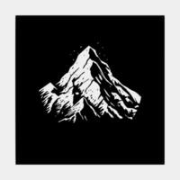bergen berg met hand- getrokken schetsen vector