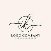 eerste ik vrouwelijk logo collecties sjabloon. handschrift logo van eerste handtekening, bruiloft, mode, juwelen, boetiek, bloemen en botanisch met creatief sjabloon voor ieder bedrijf of bedrijf. vector
