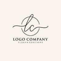 eerste lc vrouwelijk logo collecties sjabloon. handschrift logo van eerste handtekening, bruiloft, mode, juwelen, boetiek, bloemen en botanisch met creatief sjabloon voor ieder bedrijf of bedrijf. vector