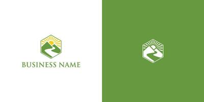groen berg met rivier- en zon logo ontwerp vector