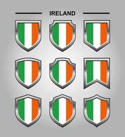 Ierland nationaal emblemen vlag en luxe schild vector