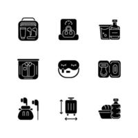 essentiële toeristische pack voor reizen zwarte glyph pictogrammen ingesteld op witruimte. kleding en compacte dingen inpakken. mini-objecten voor toeristisch comfort. silhouet symbolen. vector geïsoleerde illustratie