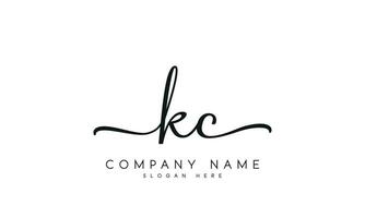 handschrift kc logo ontwerp. kc logo ontwerp vector illustratie Aan wit achtergrond. vrij vector