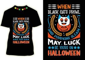 wanneer zwart katten rondsnuffelen en pompoenen glans, mei geluk worden de jouwe Aan halloween t-shirt ontwerp vector