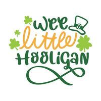 vector illustratie van gelukkig heilige Patrick dag logo. hand- geschetst Iers viering ontwerp. bier festival belettering typografie icoon. getrokken typografie st. patricks insigne, groen hoed en klaver