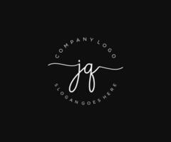 eerste jq vrouwelijk logo schoonheid monogram en elegant logo ontwerp, handschrift logo van eerste handtekening, bruiloft, mode, bloemen en botanisch met creatief sjabloon. vector