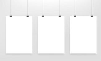 drie witte blanco A4-papieren lijsten die aan een muur hangen vector
