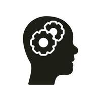 hersenen en tand wiel ontwikkeling concept silhouet icoon. menselijk hoofd met uitrusting brainstorm pictogram. onderwijs ontwikkeling solide teken. strategisch intellectueel werkwijze. geïsoleerd vector illustratie.