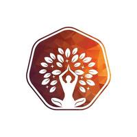 yoga logo ontwerp voorraad. menselijke meditatie in lotusbloem vectorillustratie vector