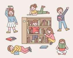 schattige kinderen lezen of spelen rond boekenplanken. vector