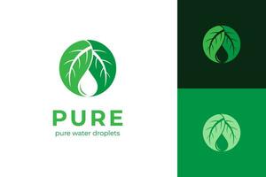 groen blad en water druppeltje logo icoon ontwerp. zuiver olijf- olie vector logo illustratie symbool