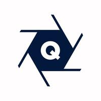 eerste brief q fotografie logo camera lens concept. fotografie logo gecombineerd q brief camera teken logo vector