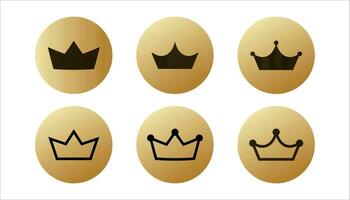 gouden stickers met kronen set. Koninklijk hoofdtooi met keizerlijk heraldisch symbolen en klassiek ontwerp van uitspraak vector monarchen